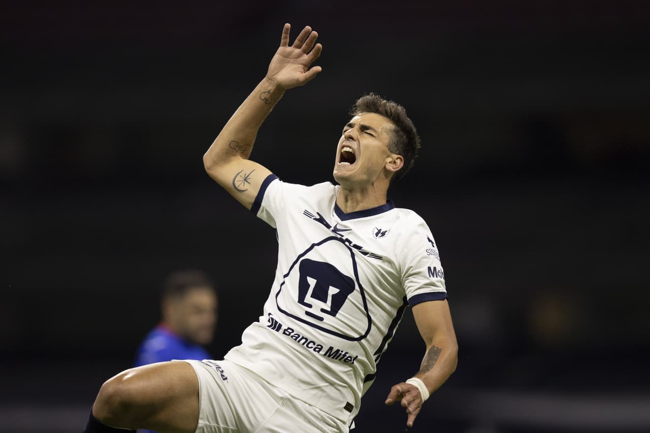 Dinenno rescató el resultado en la recta final para clasificar a la fiesta grande en segundo lugar. | Orbelín Pineda abrió el marcador para los cementeros; Juan Ignacio Dinenno (86’, 90’) emparejó los cartones y dio vuelta al juego en la recta final. Pumas y Cruz Azul clasifican directamente a la Liguilla en las posiciones segunda y cuarta, respectivamente.