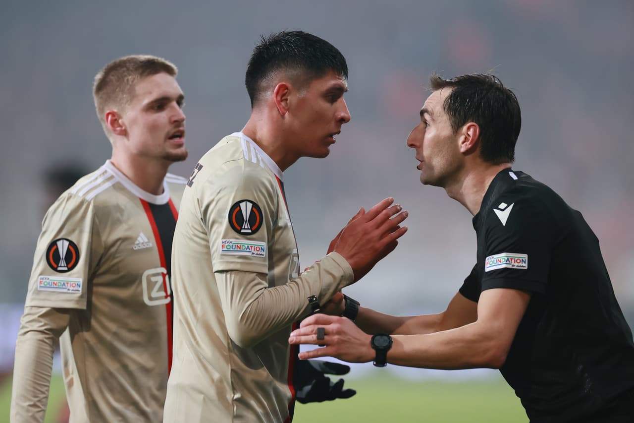 En la segunda parte de la jornada, el Unión Berlín venció 3-1 al Ajax, la Roma le ganó 2-0 al Salzburg, el Rennes derrotó 1-0 al Shaktar y en el platillo fuerte: el Manchester United le ganó 2-1 al Barcelona y por marcador global, los culés quedaron eliminados.