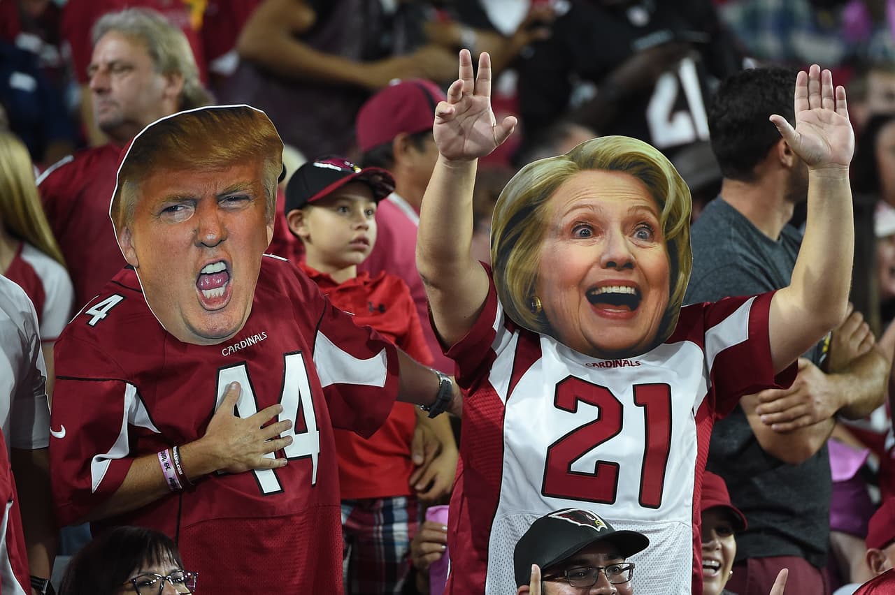 El debate entr los candidatos a la presidencia llegó a las tribunas del fútbol americano de la NFL.