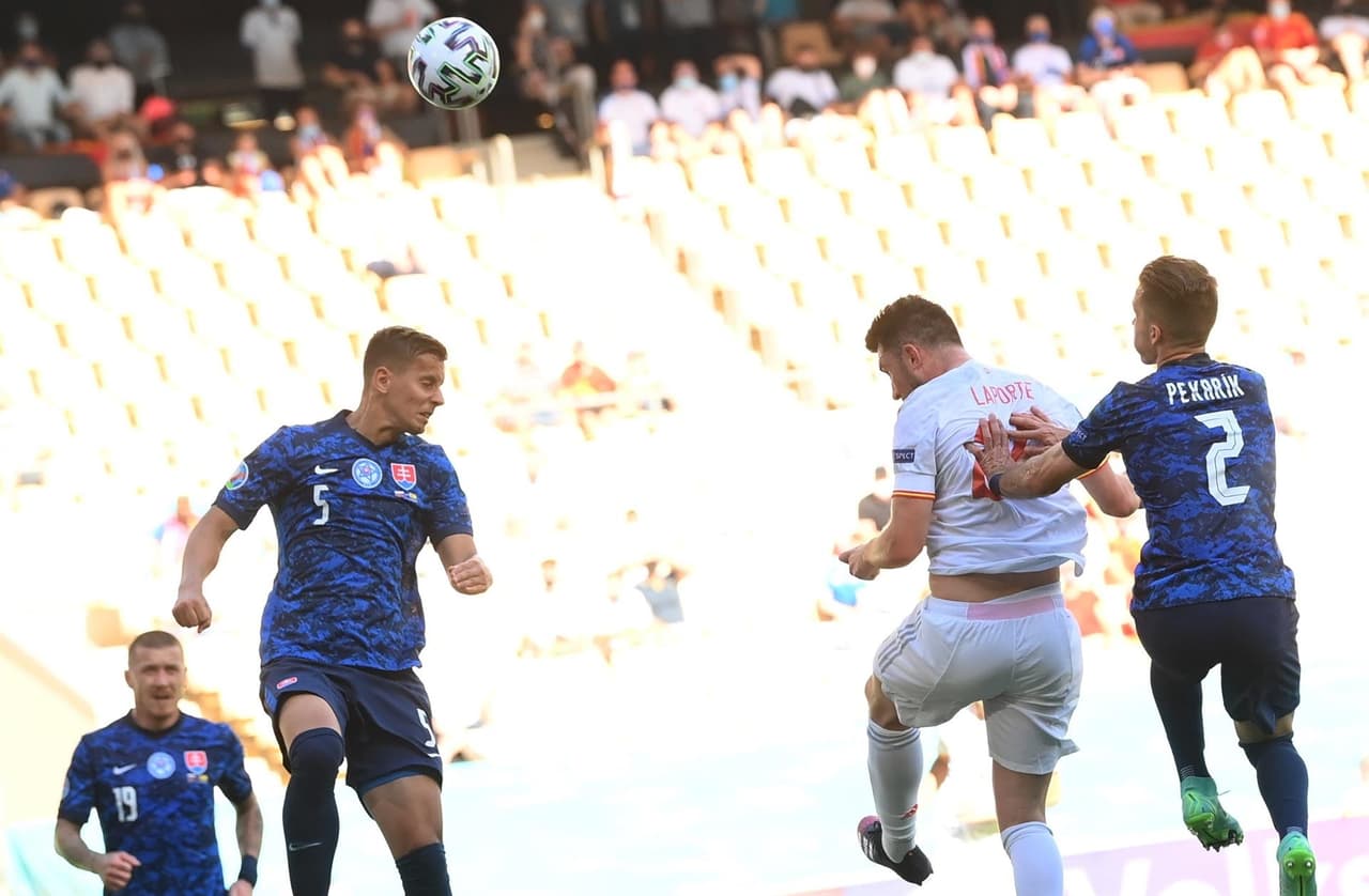 España golea a Eslovaquia 5-0 para asegurar el segundo lugar del grupo y calificar a Octavos en la Euro 2020. Con dos autogoles y tres por parte de Laporte (45+3'), Pablo Sarabia (56') y Ferrán Torres (67'), los españoles se sacan la espina y ahora enfrentarán a Croacia.