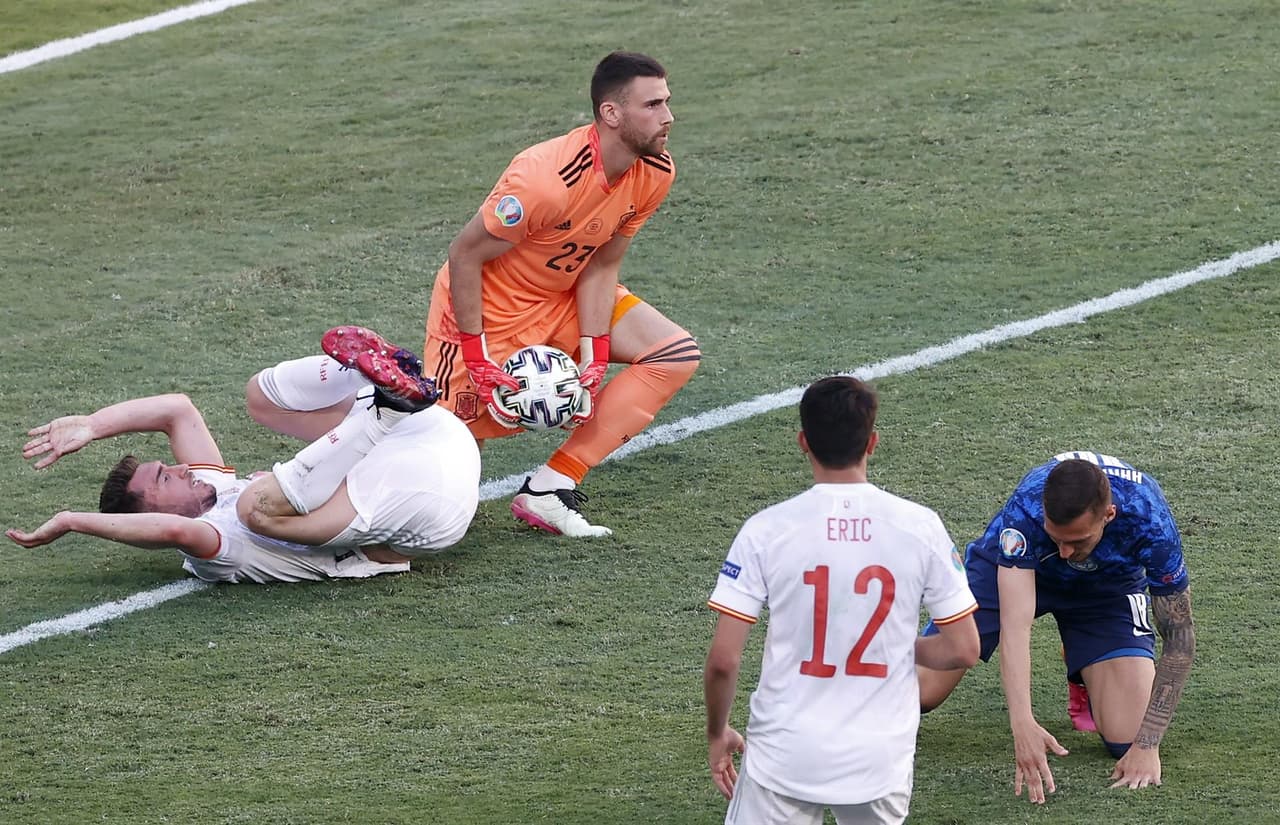 España golea a Eslovaquia 5-0 para asegurar el segundo lugar del grupo y calificar a Octavos en la Euro 2020. Con dos autogoles y tres por parte de Laporte (45+3'), Pablo Sarabia (56') y Ferrán Torres (67'), los españoles se sacan la espina y ahora enfrentarán a Croacia.