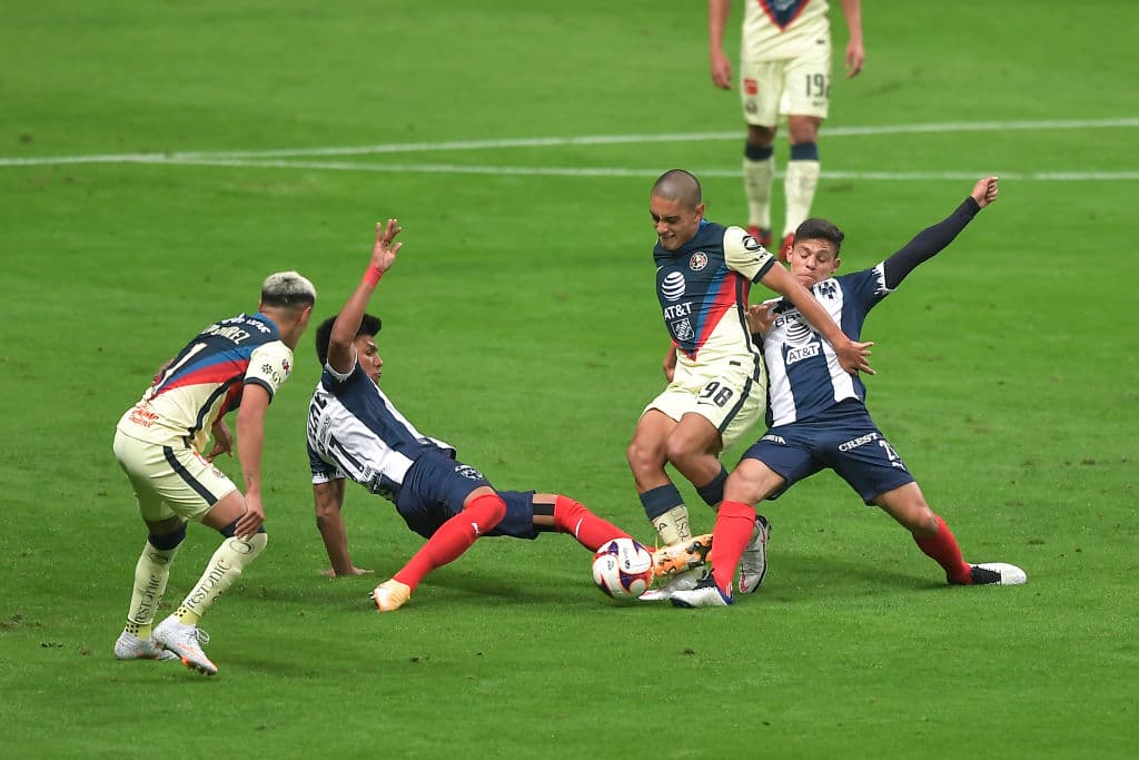 Rogelio Funes Mori (35’) sentenció la victoria desde los once pasos; Sebastián Córdova salió expulsado a los 83’. En la última jugada, las Águilas pudieron sacar el empate, pero Benedetti no alcanzó a conectar. La siguiente jornada de la competición, Monterrey recibirá al León y América hará lo propio con Juárez.