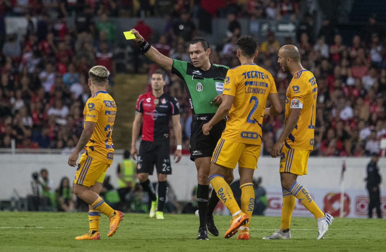 Atlas hizo valer su condición de local en el Estadio Jalisco y lleva ventaja para la vuelta de la Semifinal ante Tigres en el Universitario.