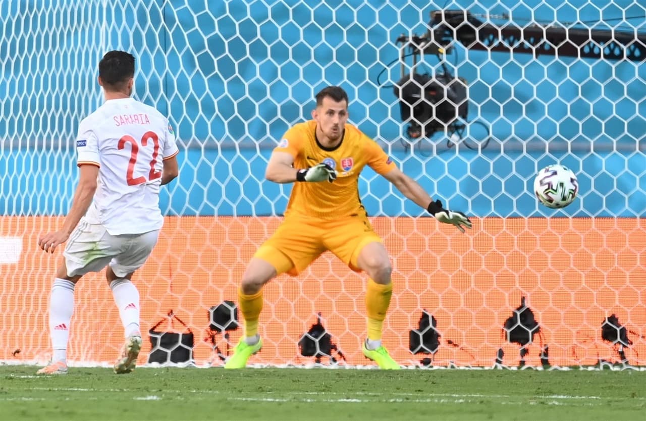 España golea a Eslovaquia 5-0 para asegurar el segundo lugar del grupo y calificar a Octavos en la Euro 2020. Con dos autogoles y tres por parte de Laporte (45+3'), Pablo Sarabia (56') y Ferrán Torres (67'), los españoles se sacan la espina y ahora enfrentarán a Croacia.
