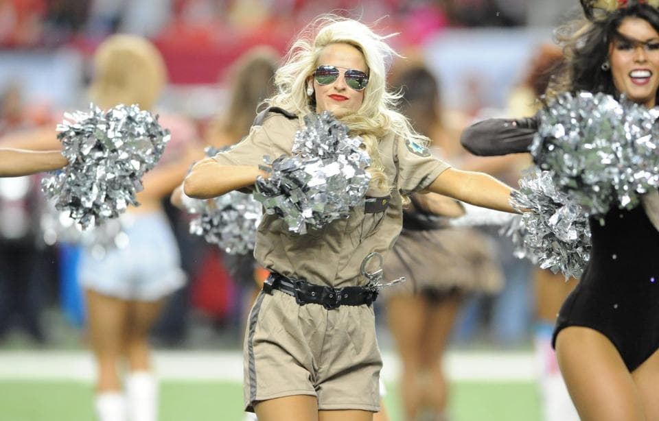 Esta linda rubia consiguió, tras cuatro años como porrista, ser la seleccionada de los Atlanta Falcons para ir al Pro Bowl 2016.