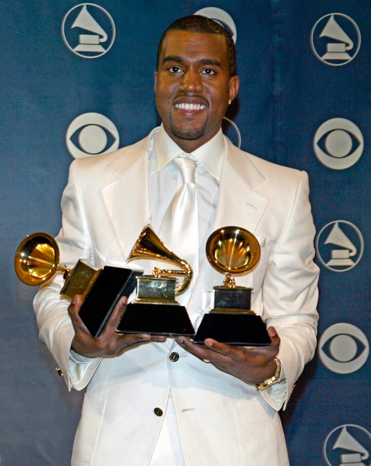 El 7 de febrero durante una entrevista con la revista People, Davidson se refiere a Kardashian como su "novia".