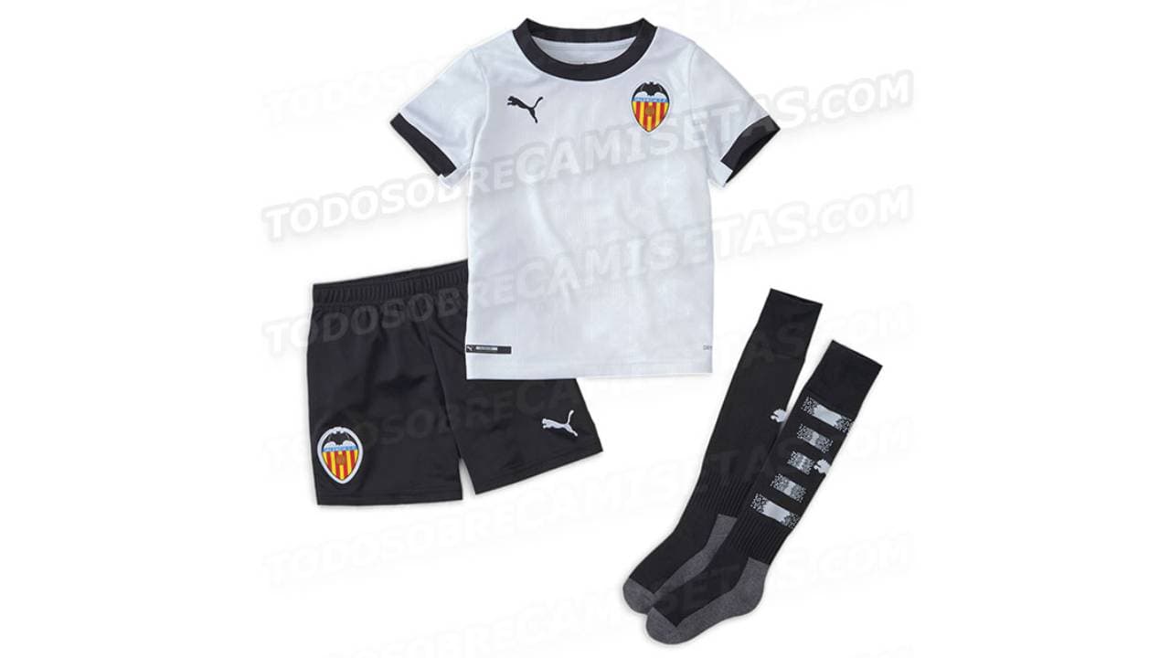 El Valencia tampoco se sale mucho del guión con la que sería su nueva camiseta.