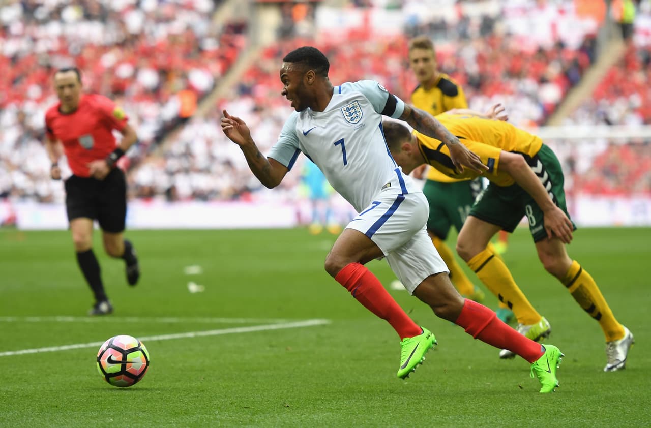 Sterling es una de las cartas en la delantera de Inglaterra.