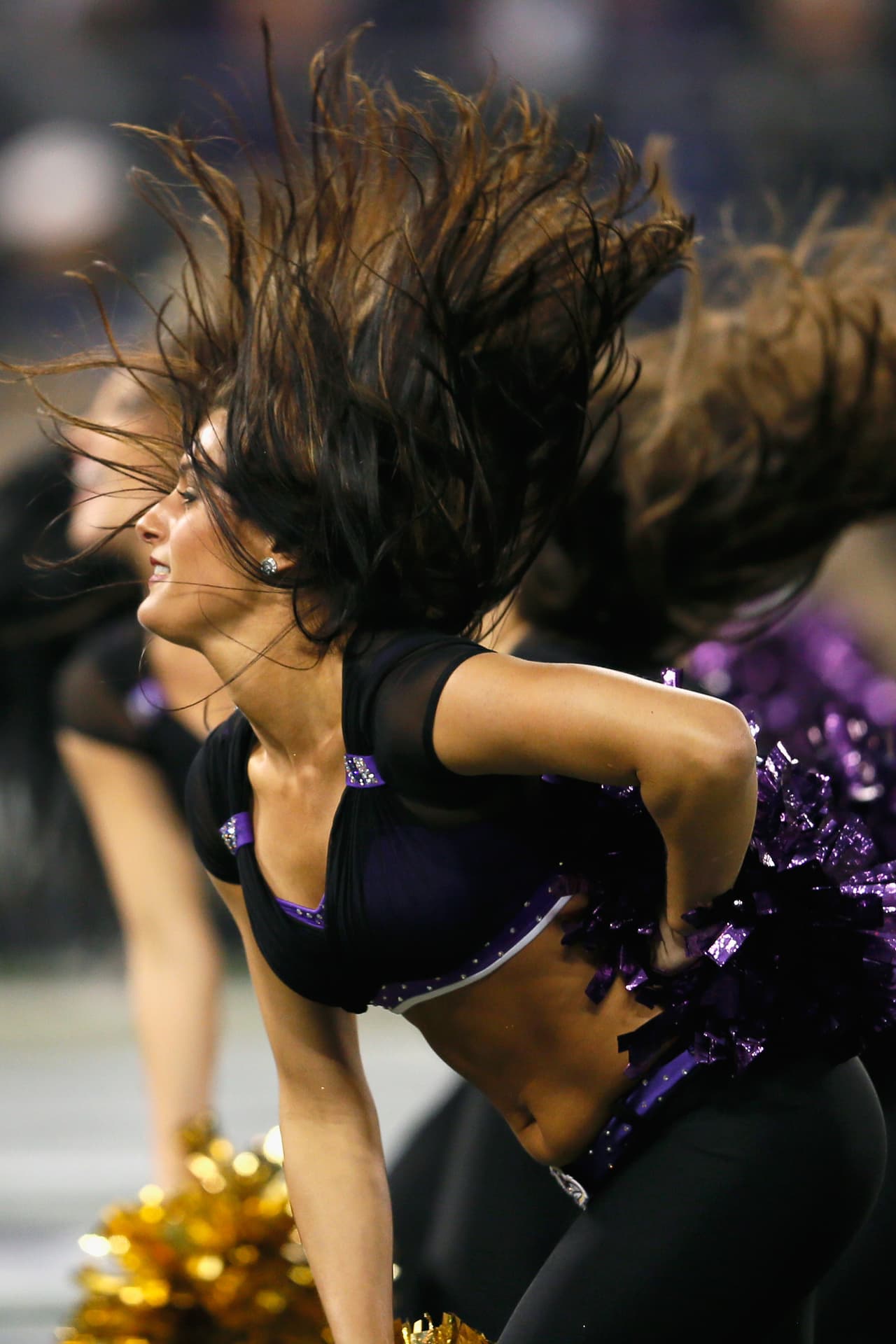 Con el invierno las cheerleaders de la NFL lucirán sus pantalones más ajustaditos y sexys para la temporada, checa lo que podrás ver.