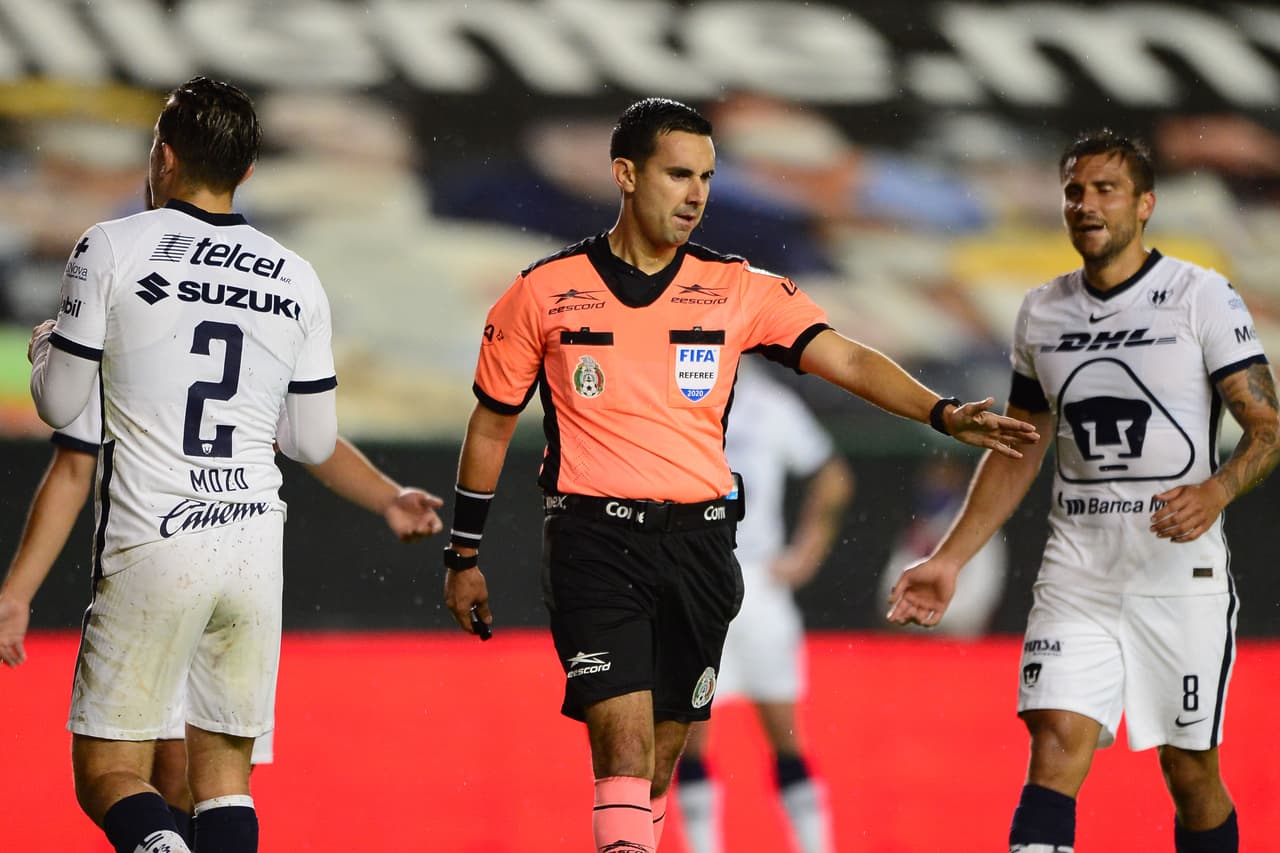 Pumas intenta reaccionar, pero la diferencia pesa y no logran atacar con mucha claridad.