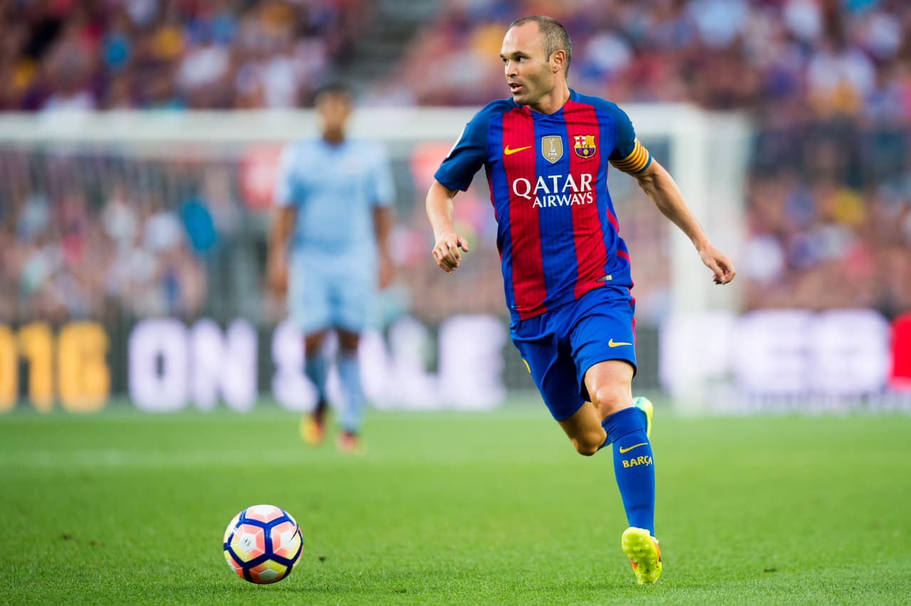 BARCELONA, SPAIN - AUGUST 10: Andres Iniesta of FC Barcelona runs with the ball during the Joan Gamper trophy match between FC Barcelona and UC Sampdoria at Camp Nou on August 10, 2016 in Barcelona, Spain. (Photo by Alex Caparros/Getty Images)