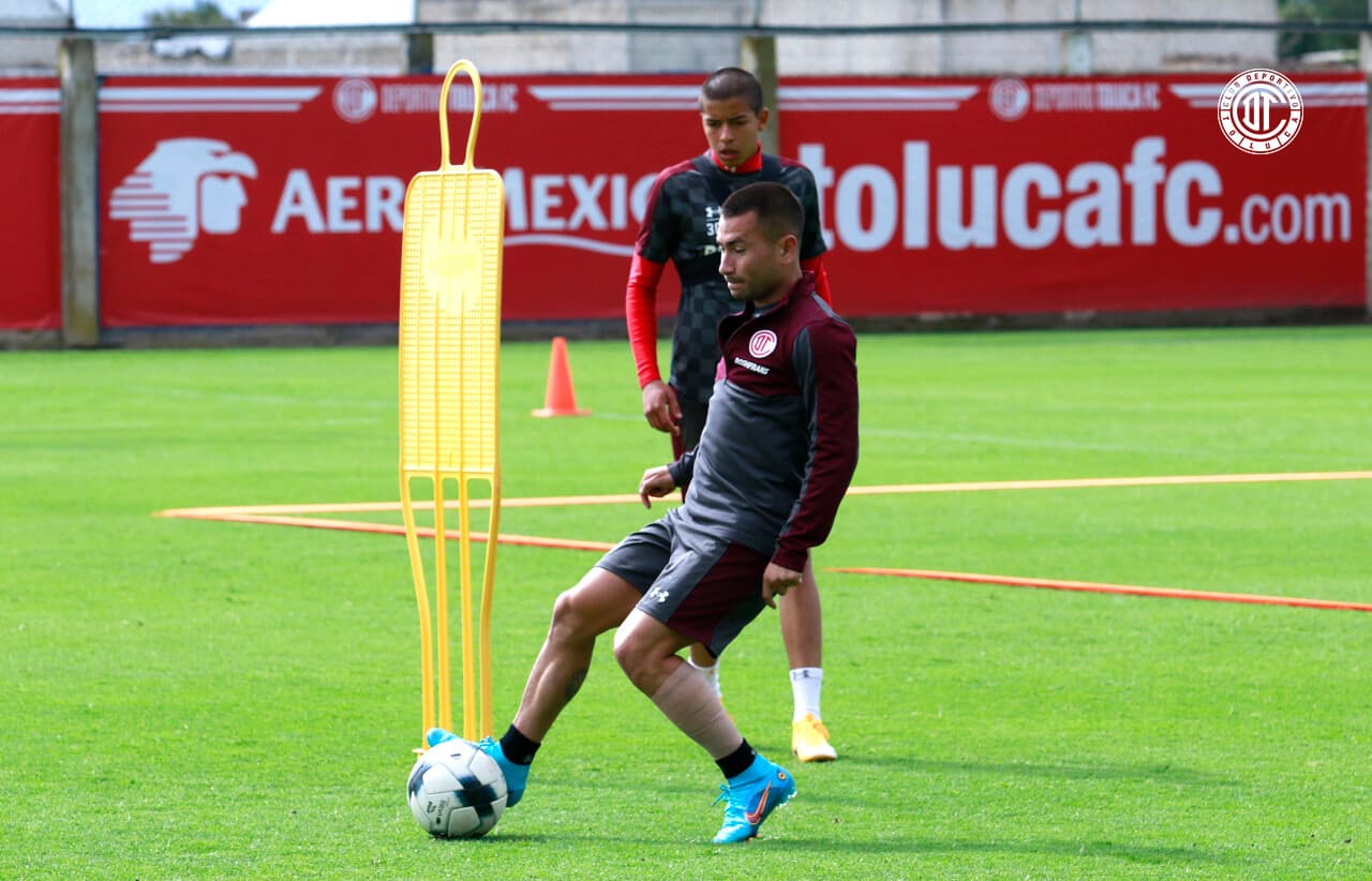 El atacante chileno Jean Meneses dejó a León para jugar con Toluca en el Apertura 2022.