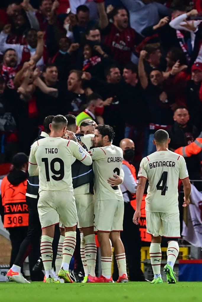 Con un autogol y goles de Mohamed Salah y Jordan Henderson, el Liverpool logra venir de atrás para vencer al milan 3-2 en Anfield.