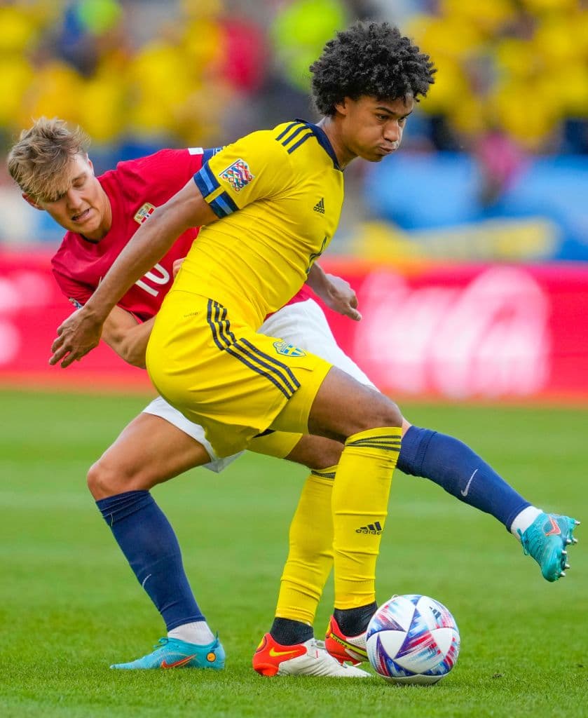 La presencia de Erling Haaland ha cambiado la cara de la selección de Noruega, disparada en la UEFA Nations League gracias a un nuevo triunfo logrado en Oslo ante Suecia por 3-2, con dos goles y una asistencia del flamante refuerzo del Manchester City.