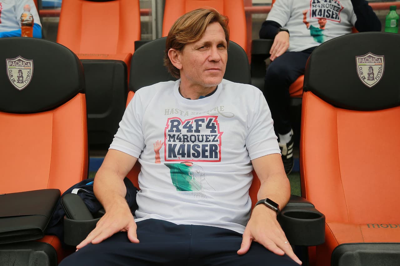 Chivas, a una firma de tener al auxiliar técnico de Paunović