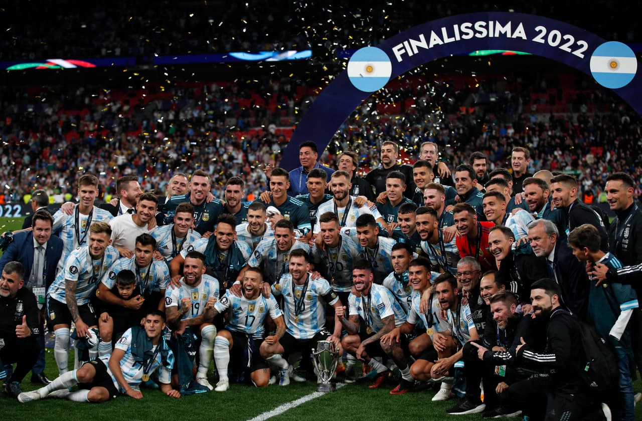 Así celebraron Argentina y Lionel Messi tras golear 0-3 a Italia para levantar la Finalissima en Wembley.