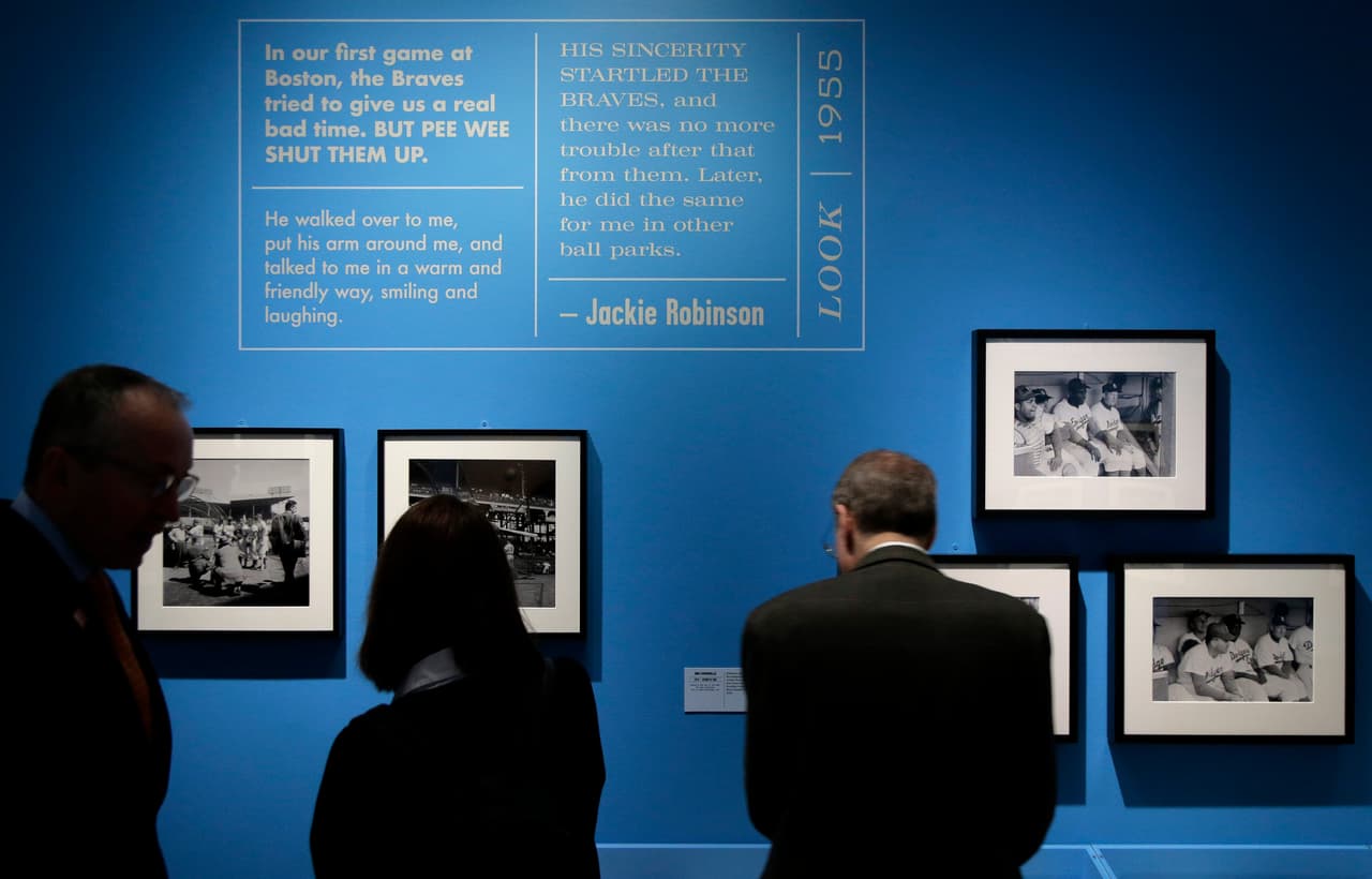 La exhibición "In the Dugout with Jackie Robinson: An Intimate Portrait of a Baseball Legend" en el Museo de Nueva York conmemora la carrera y vida de la leyenda que falleció el 24 de octubre de 1972.