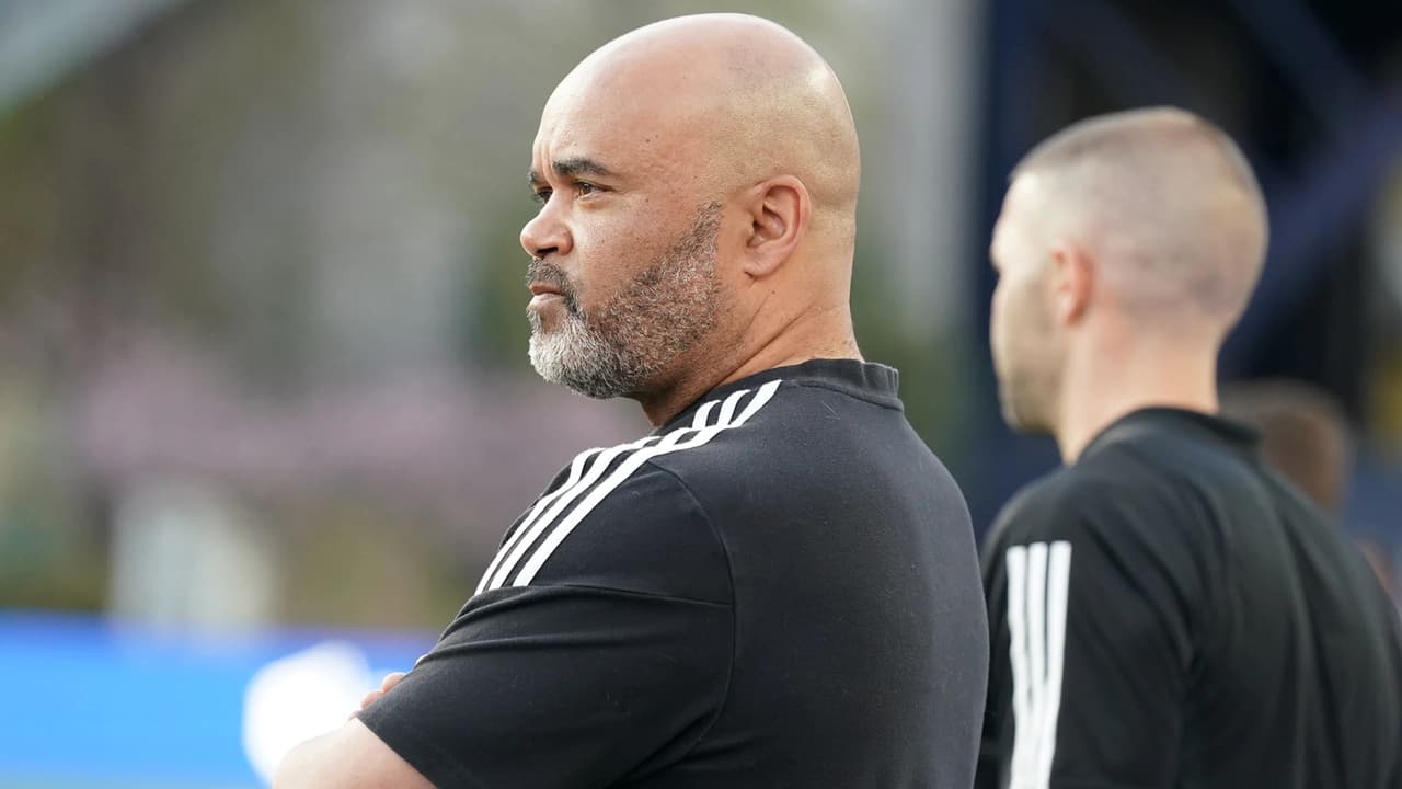 Tras la salida de Bruce Arena, New England realiza nuevo cambio de entrenador