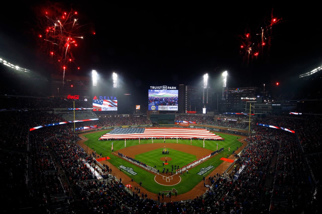 El Sun Trust Park de Atlanta, Georgia recibía el Juego 3 de la Serie Mundial empatada a un partido para Braves y Astros.
