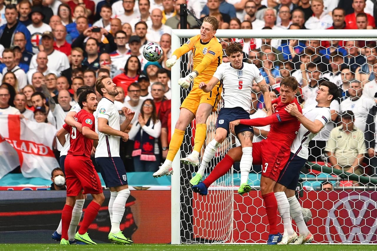 Inglaterra derrota a Dinamarca en tiempos extra y es el segundo finalista de la Euro 2020. Mikkel Damsgaard abría el marcador al minuto 30’ y, posteriormente, un autogol de Simon Kjaer al 39’ trajo el empate del encuentro. Ya en tiempo extra, Harry Kane hace el gol de la victoria al 104’. Su rival en la gran final será Italia.