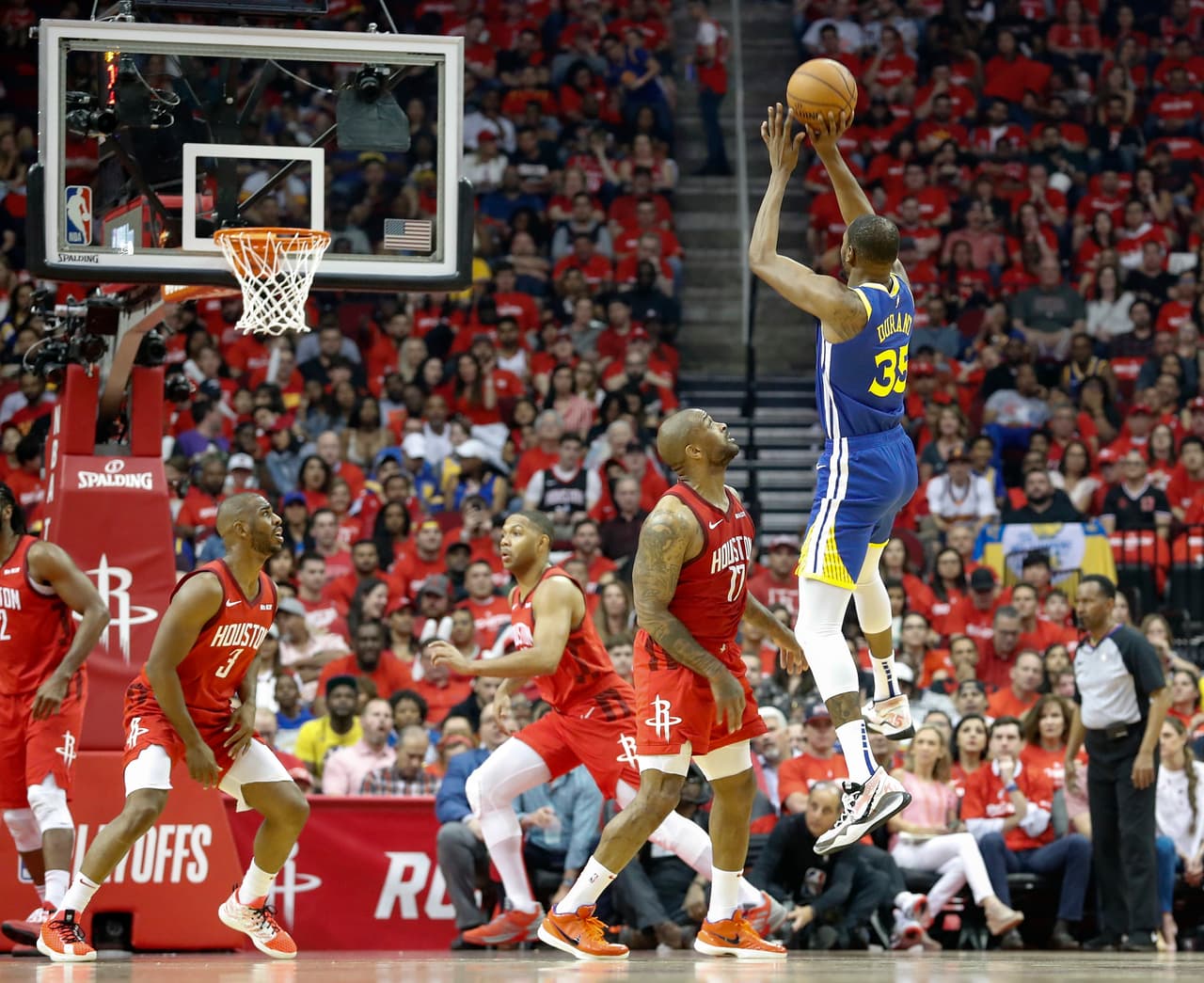 Tras caer 126-121, los Golden State Warriors buscarán llevarse un triunfo de Houston el próximo lunes para definir la Semifinal de Conferencia en casa.
