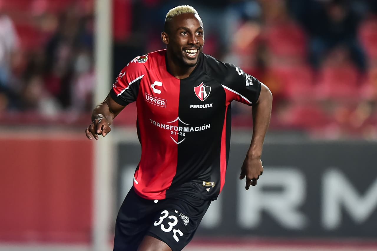 Apenas se reanudaba el partido, Quiñones encontraba el doblete tras un rebote en el área provocado por un disparo.