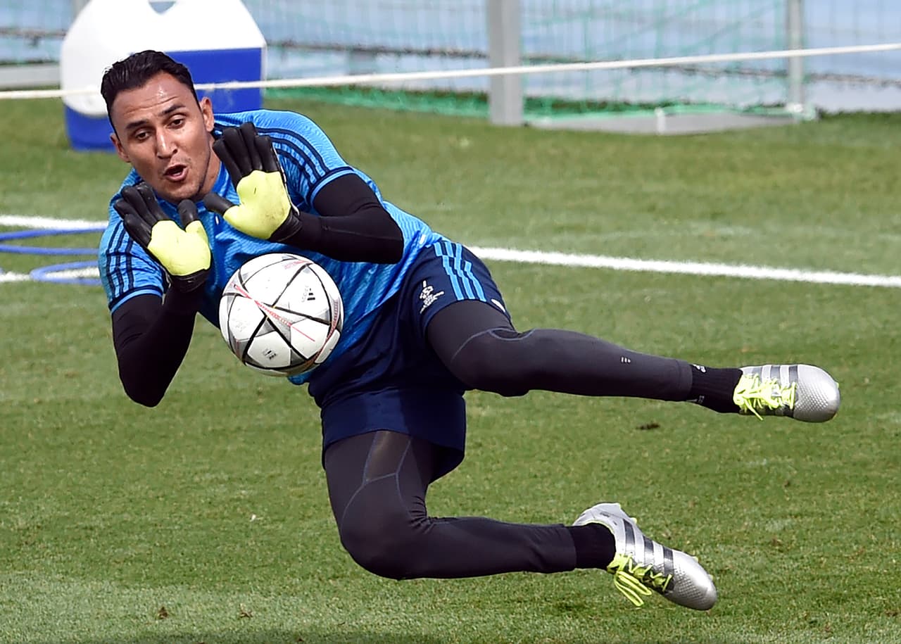 Keylor Navas es el arquero Costa Rica y de Real Madrid, siendo figura en ambos equipos al convertir su arco en un verdadero fortín.