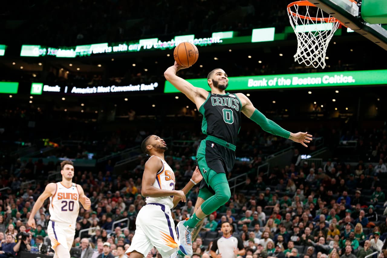 Boston Celtics y su racha perdedora los ha llevado de ser el segundo al cuarto lugar en la Conferencia Este; Walker Jaylen Brown y Jayson Tatum se han perdido partidos, pero esto no significa todo el problema en si, pues los malos inicios siempre han sido un problema. Celtics, en los seis primeros minutos de juego, han perdido 51-26.