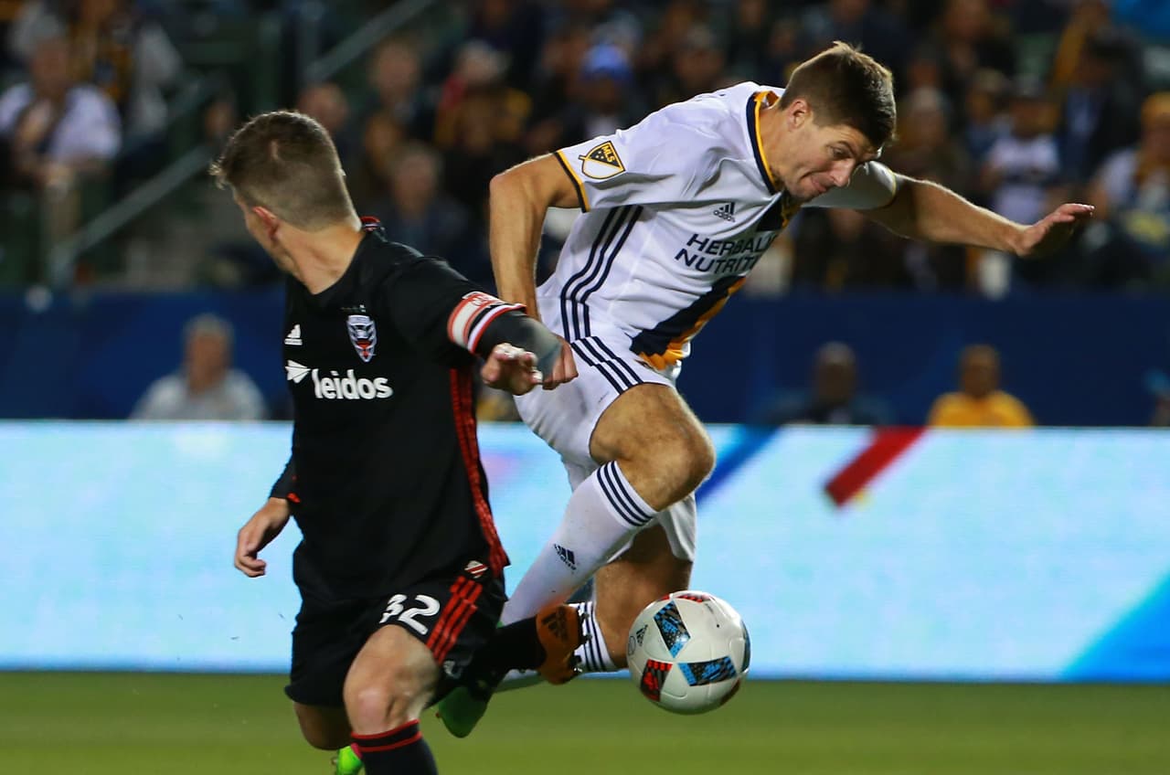 Con Los Angeles Galaxy, Gerrard terminó su carrera como futbolista activo, dejando un legado ejemplar en el fútbol. Hizo 5 goles en 39 partidos.