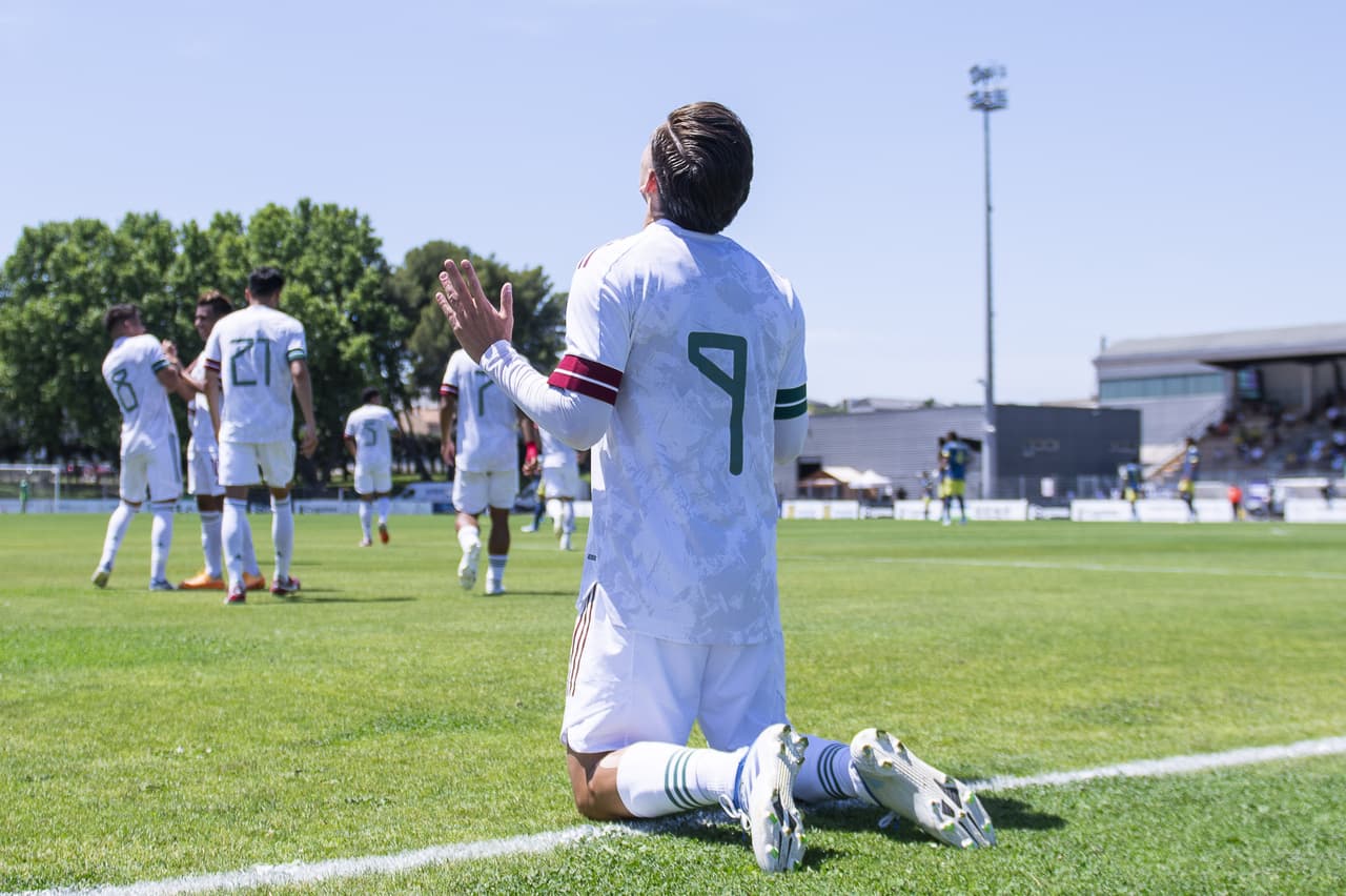 México venció a Colombia con goles de Santiago Muñoz y Efraín Álvarez para quedarse con el tercer lugar del torneo Maurice Revello.