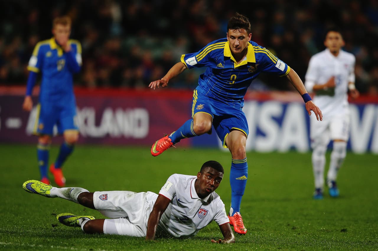 Ucrania paó por arriba de EEUU y ambos avanzaron a octavos.