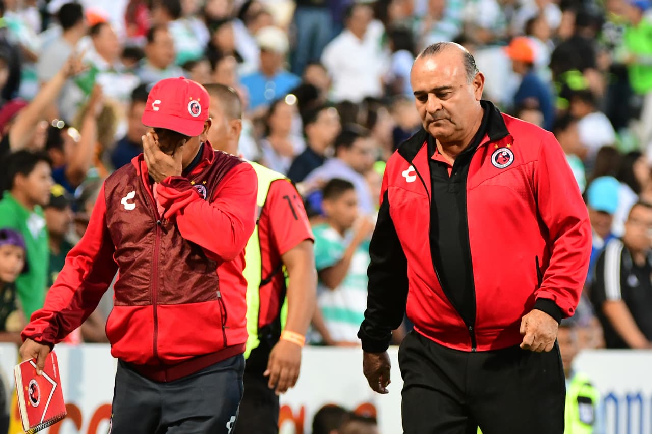 La salida de Juan Antonio Luna se presentó en el fin de semana en el que no hubo jornada, pero en medio de los resultados que tienen a Veracruz colero con miras al descenso.