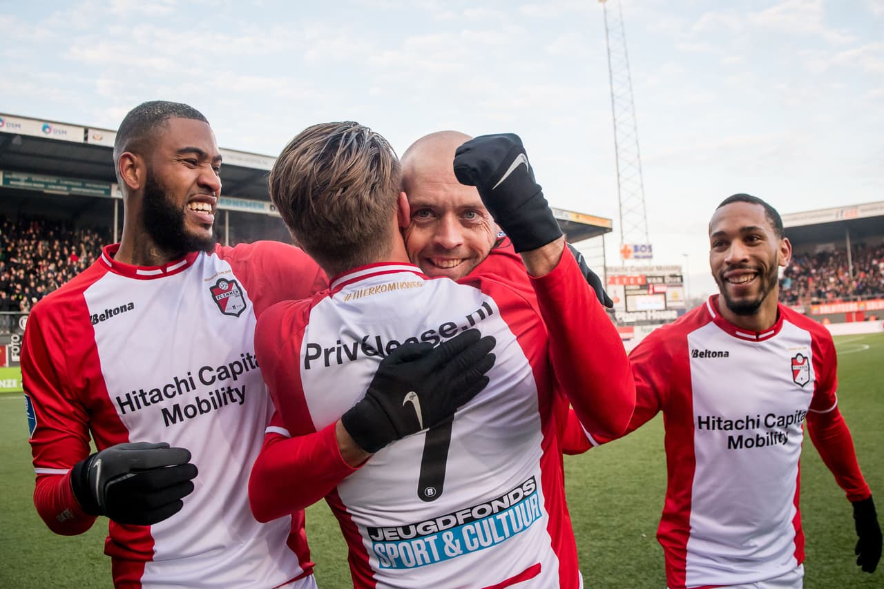 La igualdad llegó en el tiempo de descuento por medio de nuevo de Pedersen para poner el 2-2 que abrió la fiesta para el Emmen.