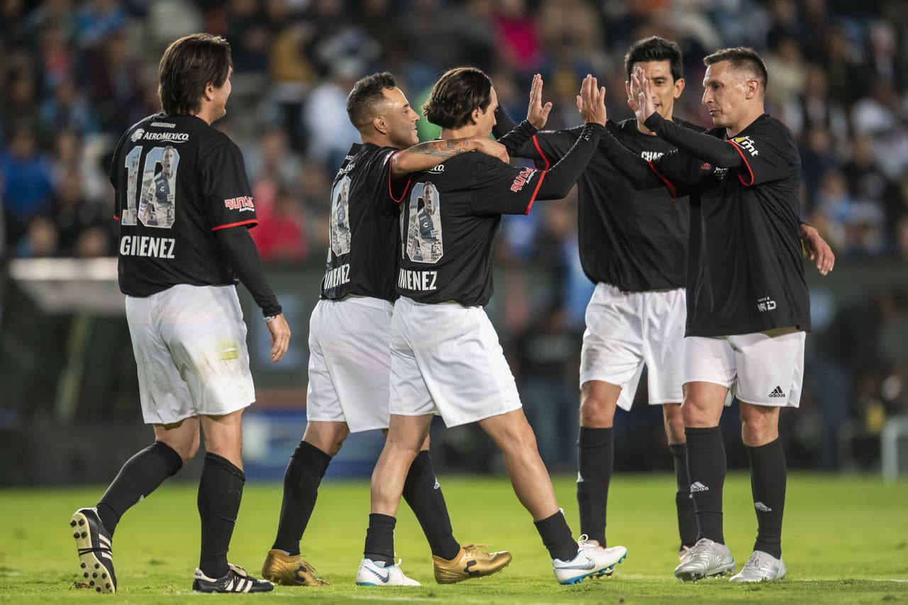 Emoción, goles, amigos, exfutbolistas, jugadores en activo y lágrimas, así se desarrolló la despedida del argentino nacionalizado mexicano.