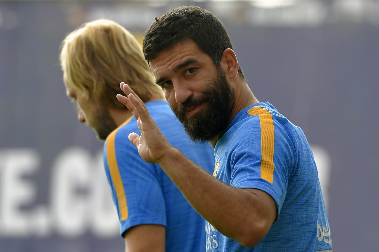 FIFA niega al Barcelona inscribir a Arda Turan en Liga y hasta enero podrá jugar