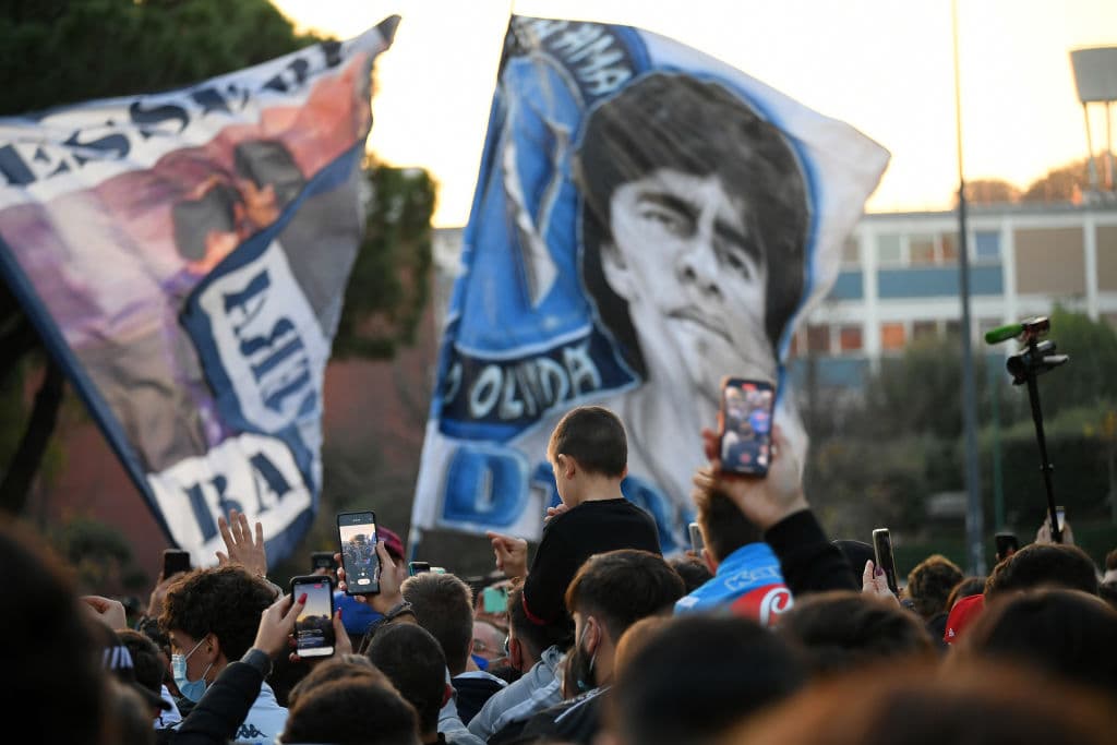 Al parecer, el nombre del estadio donde Napoli juega de local, podría llevar el nombre del mítico jugador argentino recientemente fallecido. El cuadro napolitano y el conjunto croata se medirán en la cuarta fecha de la justa europea.