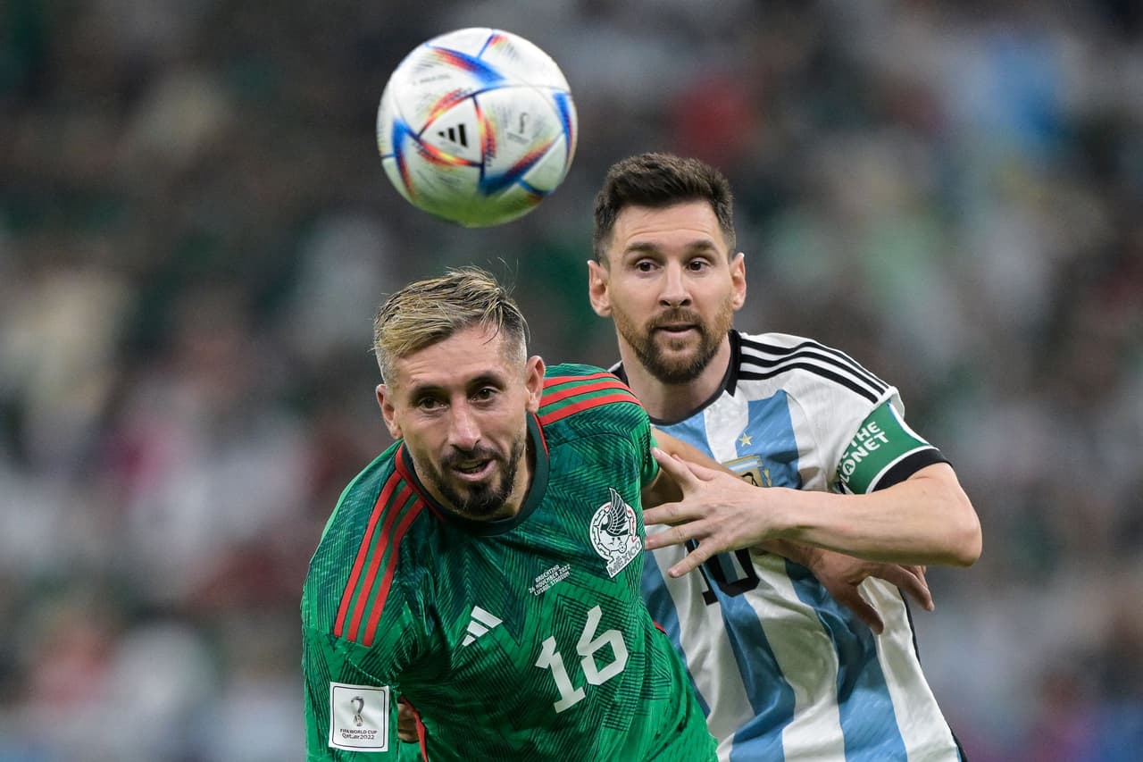 La Selección de Argentina sacó los tres puntos tres vencer a México por dos goles contra cero con las anotaciones de Messi y Fernández en el segundo tiempo con lo que se coloca en el segundo lugar del Grupo C y México cae al sótano.