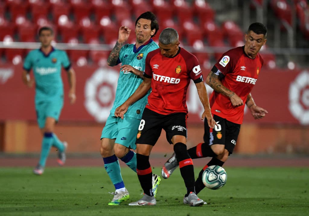 Sin miedo a nada. El argentino va a todas las pelotas y suele ganar muchas ocasiones la posesión del balón.