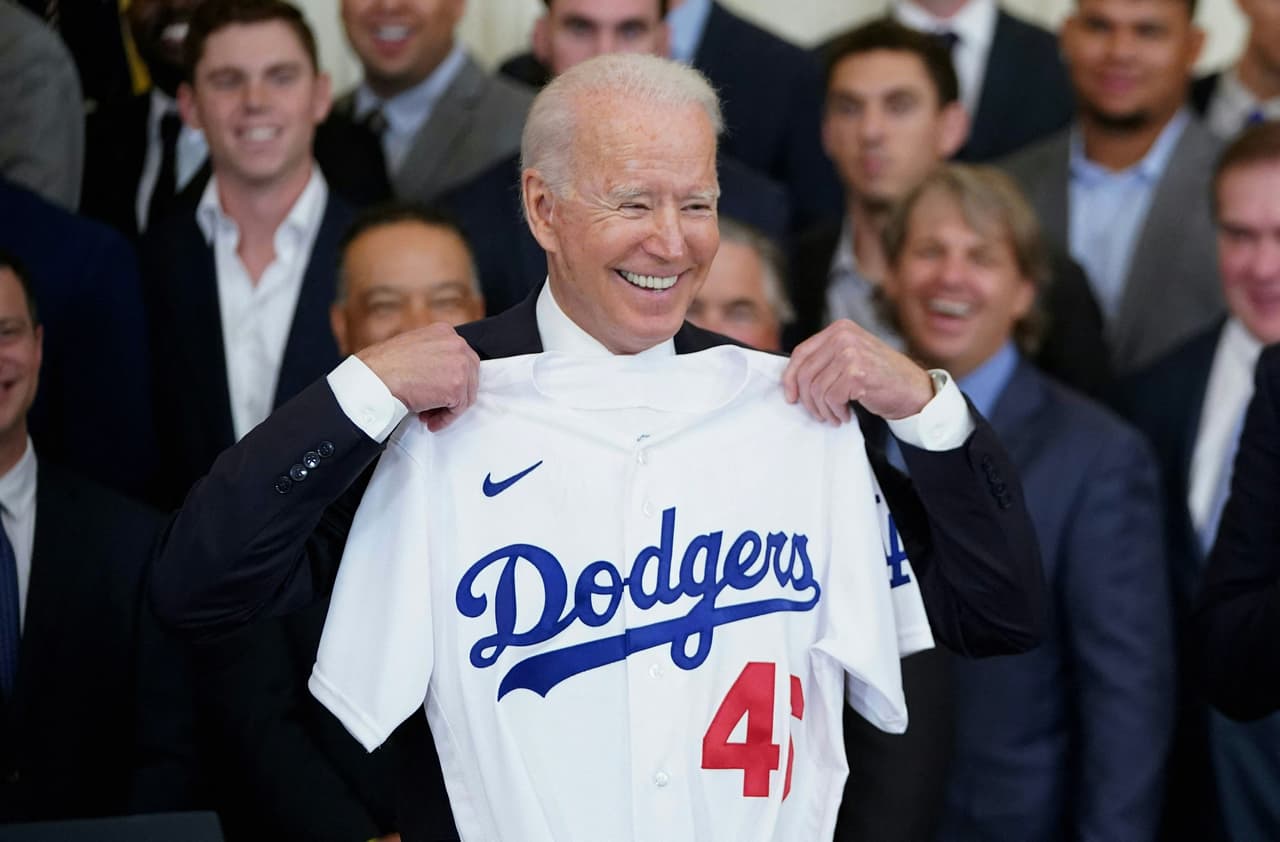 Con los mexicanos Víctor González y Julio Urías, los LA Dodgers visitaron al presidente de los Estados Unidos de América en la Casa Blanca luego de haber sido campeones en la temporada 2020 de la Major League Baseball.