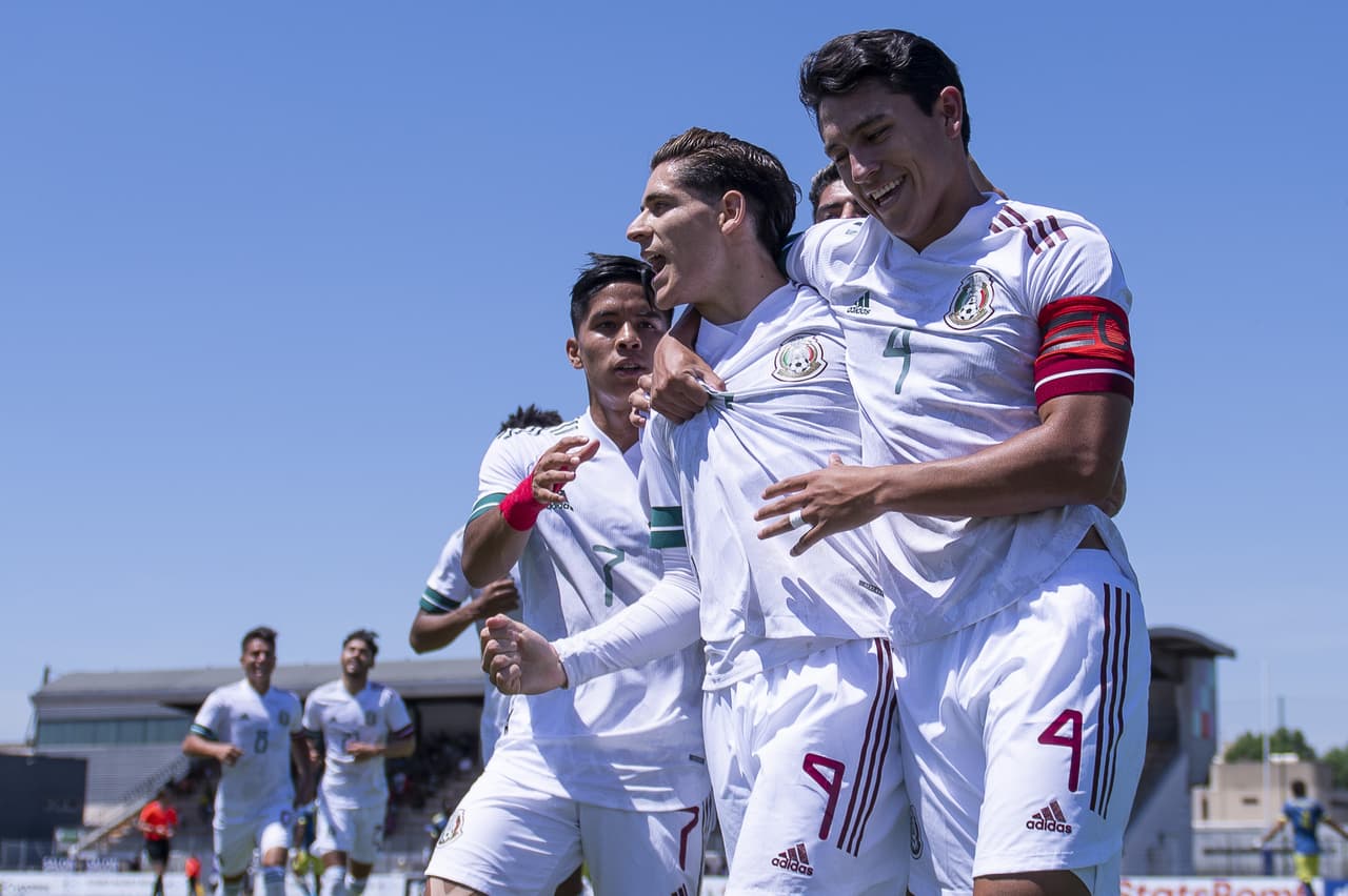 México venció a Colombia con goles de Santiago Muñoz y Efraín Álvarez para quedarse con el tercer lugar del torneo Maurice Revello.