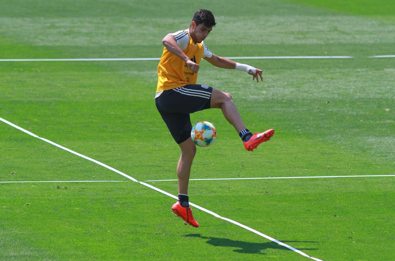 La Selección Mexicana de fútbol continuó con su preparación de cara a su primer duelo de la Copa Oro de la Concacaf que se realizará el próximo 15 de junio en el Rose Bowl de Pasadena, California, ante la Selección de Cuba en el debut de Gerardo 'tTata' Martino en una competencia internacional oficial al mando del Tricolor. Así se prepararon hoy los seleccionados.