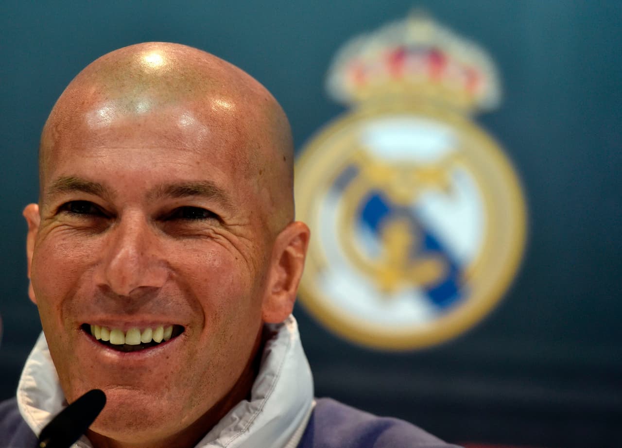 El francés Zinedine Zidane se despidió del Real Madrid luego de tres años en los que supo sortear dificultades y polémicas pero en los que tuvo mucha gloria con el equipo español desde el banquillo.