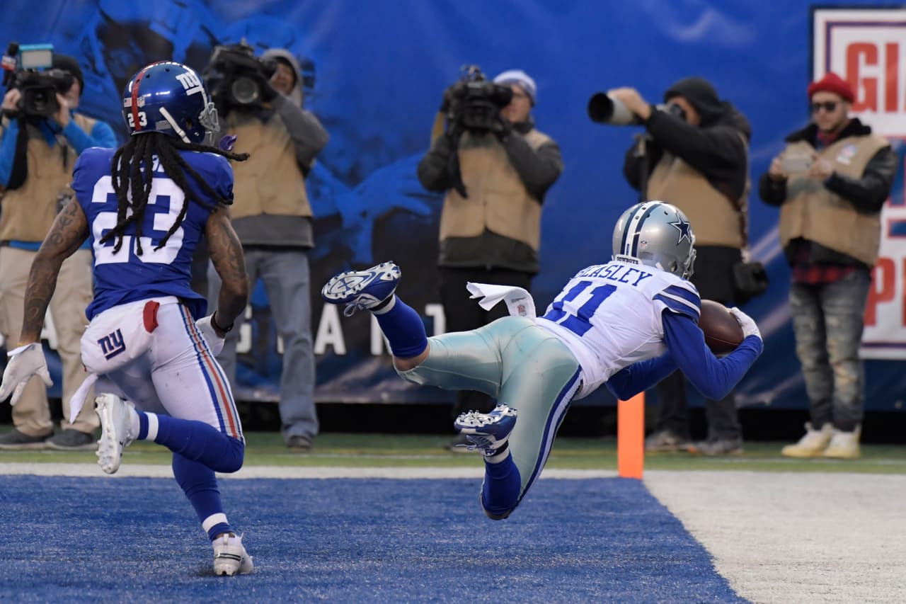 Esta increíble atrapada de Cole Beasley significó la victoria para los Cowboys en el minuto final del último cuarto del partido.