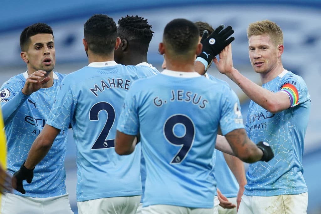 Raheem sterling (5’) y Kevin De Bruyne (26’) hicieron los tantos para lleagr a 18 unidades; acarician la zona de Champions League.