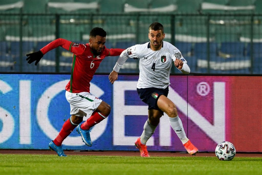 Italia se impone ante Bulgaria con dos goles. De penal, Andrea Belotti abrió el marcador para la escuadra 'Azzurri' tras un penal marcado, pero con una gran asistencia de Lorenzo Insigne, Manuel Locatelli colocó el balón en el segundo poste y lo convirtió en gol, dandole victoria a su equipo dentro del Grupo C rumbo al Mundial de Catar 2020.