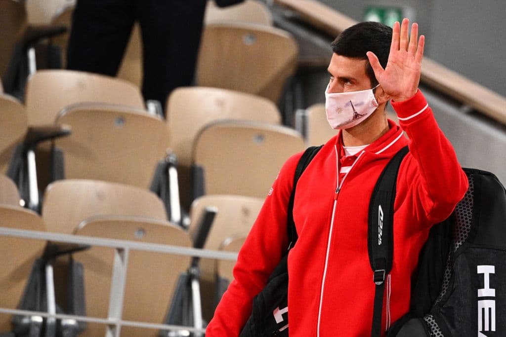 Rafael Nadal llega a su 13ª final en Roland Garros y derrota al serbio Novak Djokovic con parciales de 6-0, 6-2 y 7-5. El español levanta la copa número 13 de este certamen y suma 20 campeonatos de Grand Slam, ¡increíble!