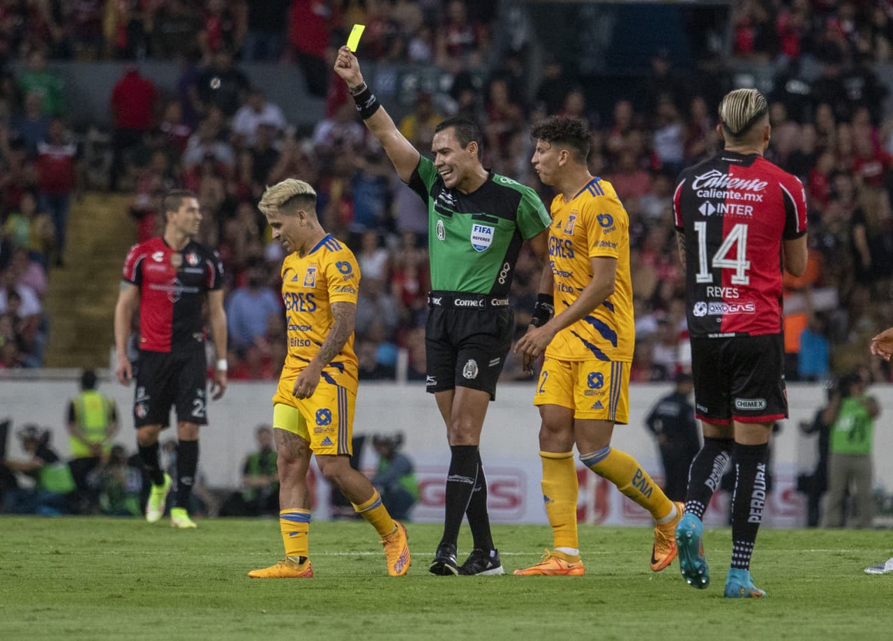 Atlas hizo valer su condición de local en el Estadio Jalisco y lleva ventaja para la vuelta de la Semifinal ante Tigres en el Universitario.