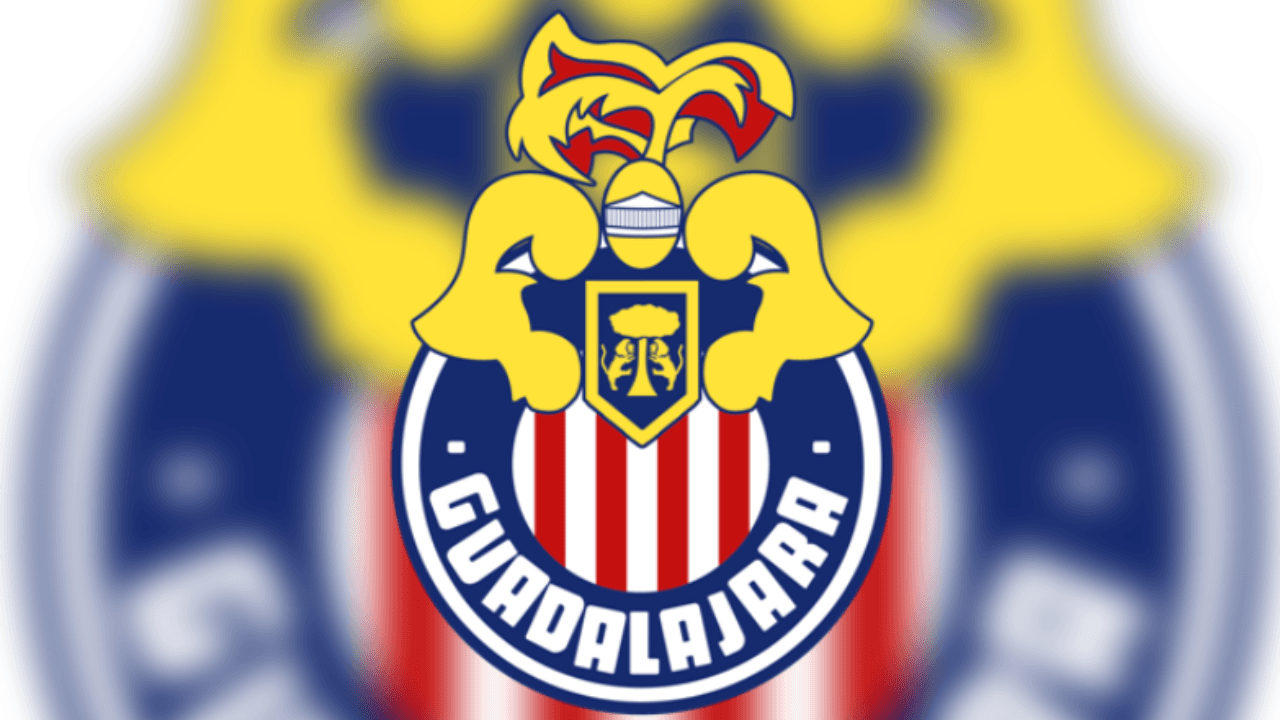 <b>Escudo Chivas 1923-1924</b>
<br>Por primera vez se empleó el uso de las armas de la ciudad de Guadalajara y a raíz de entonces, solo se ha depurado el diseño.
