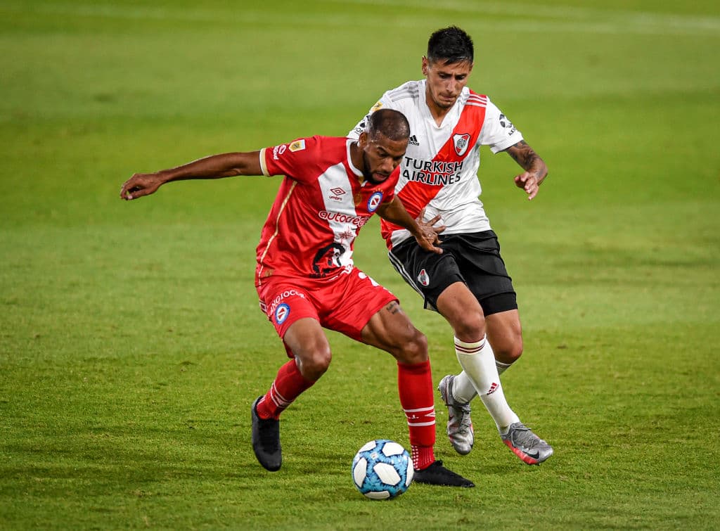 River no se conforma con el 2-0 consguido en casa y golean 2-6 en su visita a Nacional.
