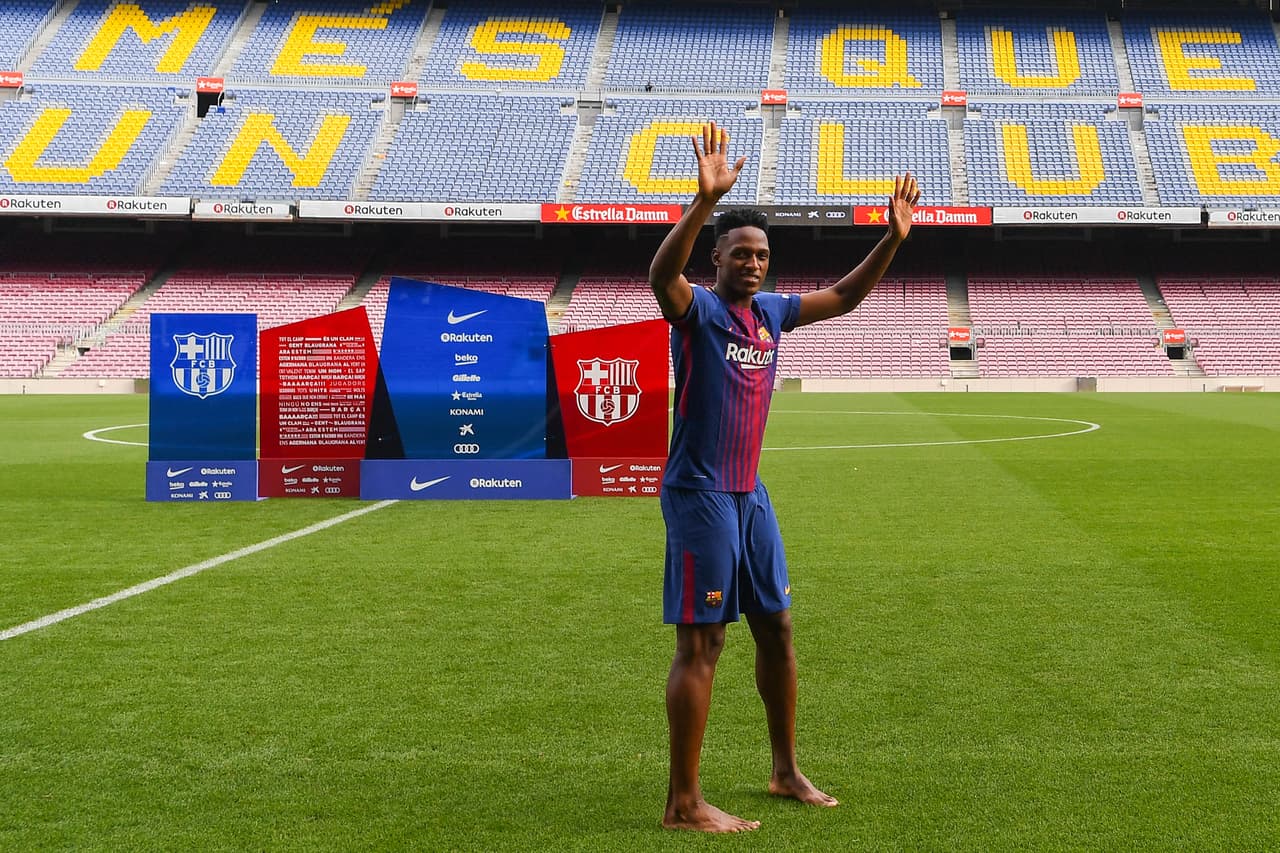 La expectativa alrededor de Mina fue grande en el Camp Nou y su estilo informal y fresco ilusionó sobre el impacto de una nueva cara en Barcelona.